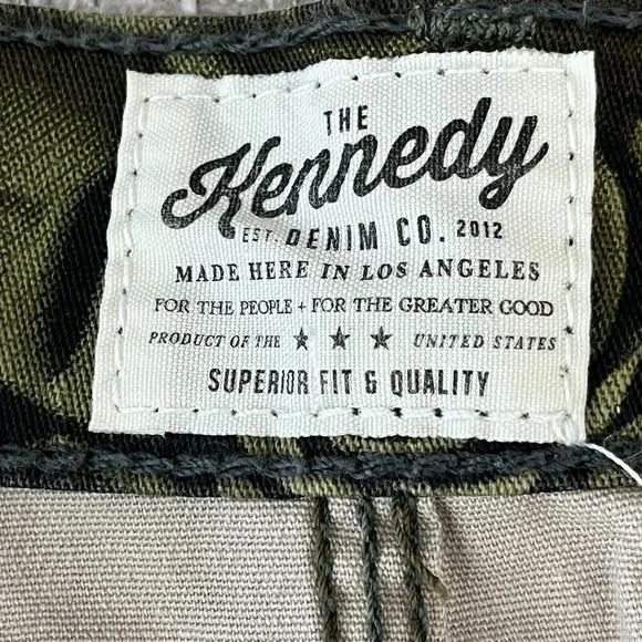 The Kennedy Denim Co Mens Green Printed Stone Rose Bermuda Shorts‎ Size 32 - Picture 10 of 11